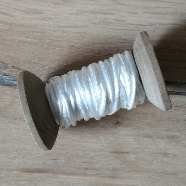 1 Meter Fädelschnur / Nylonschnur 1mm Weiß