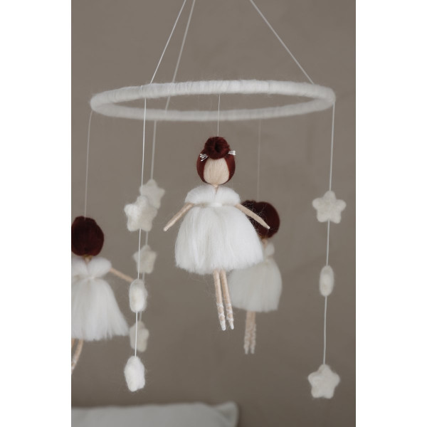 2 Stories | Mobile Ballerina aus Wollfilz