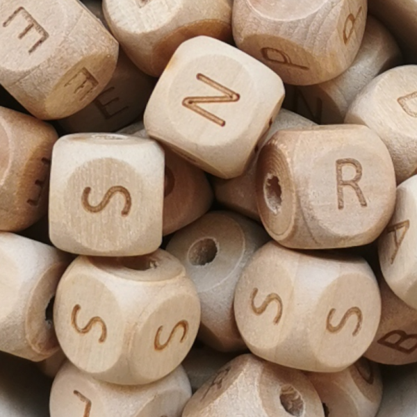HOLZBUCHSTABEN GELASERT 12MM